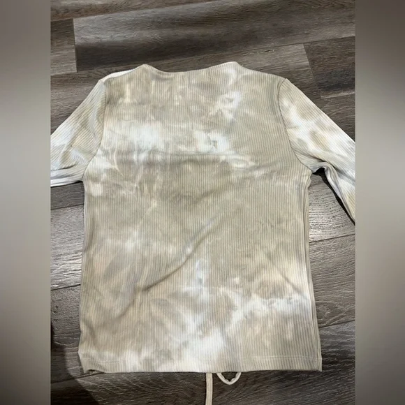 Long Sleeve with Adjustable String - Picture 3 of 3